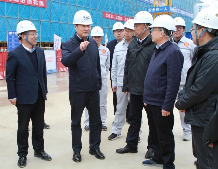 省人大常委會(huì)副主任、省...